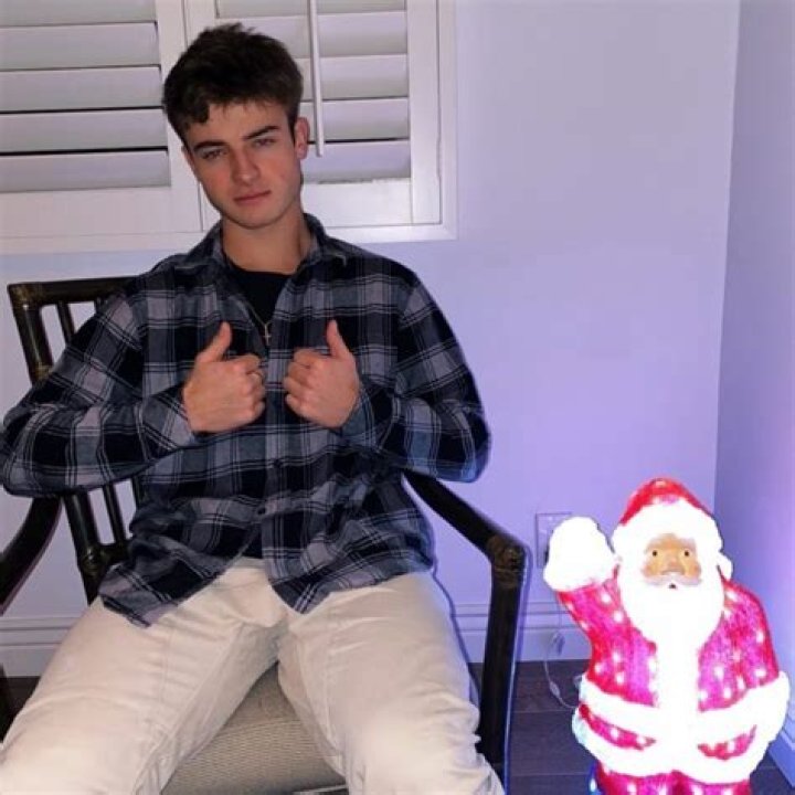 
Blake Burman Height, Weight, Net Worth, Age, Wiki, Who, Instagram, Biography 