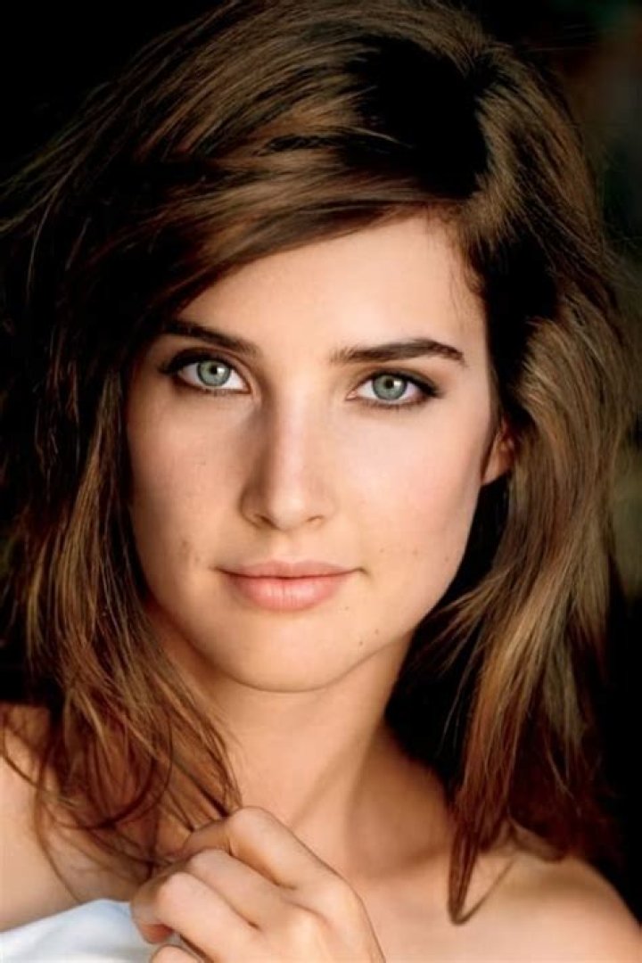 Cobie Smulders Height, Weight, Net Worth, Age, Birthday, Wikipedia, Who, Nationality, Biography