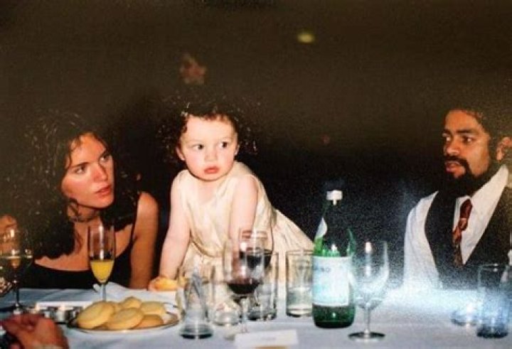 
Isis Hainsworth Parents Introduced Her To Art At A Young Age 