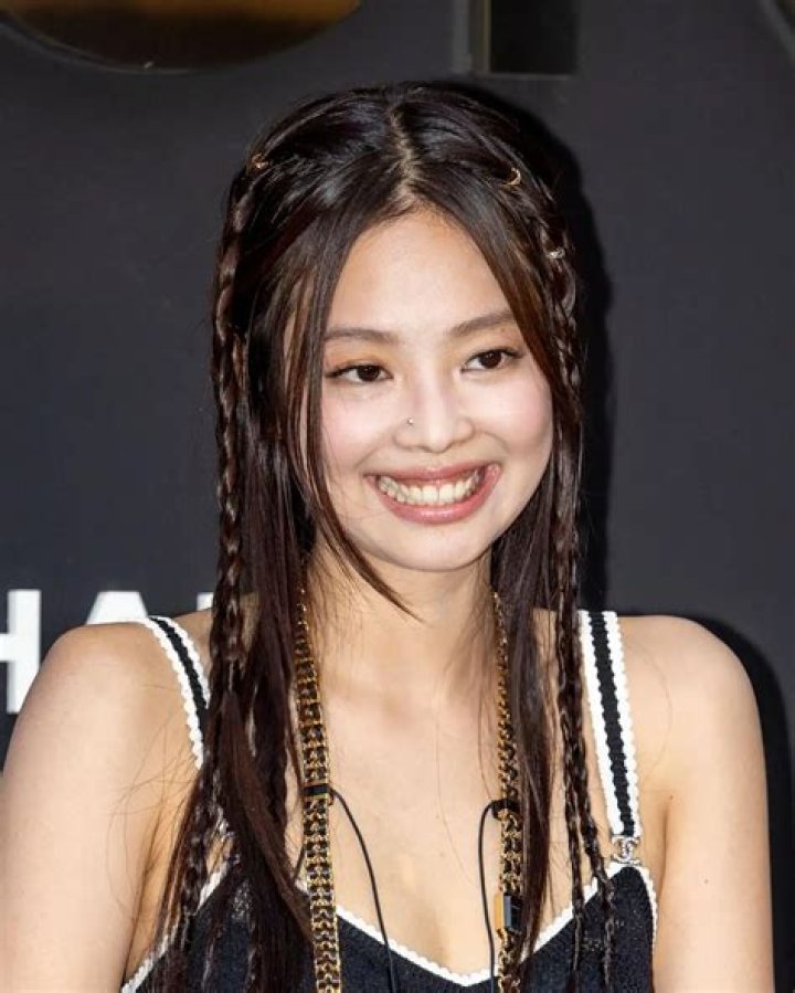 
Kim Dong-young Height, Weight, Net Worth, Age, Birthday, Wikipedia, Who, Nationality, Biography 